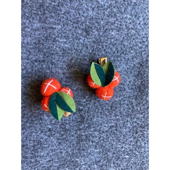 A pair of handmade Auspicious Small Orange Ball Wool Beautiful Clip Girl / Woman - Picture 6 of 6